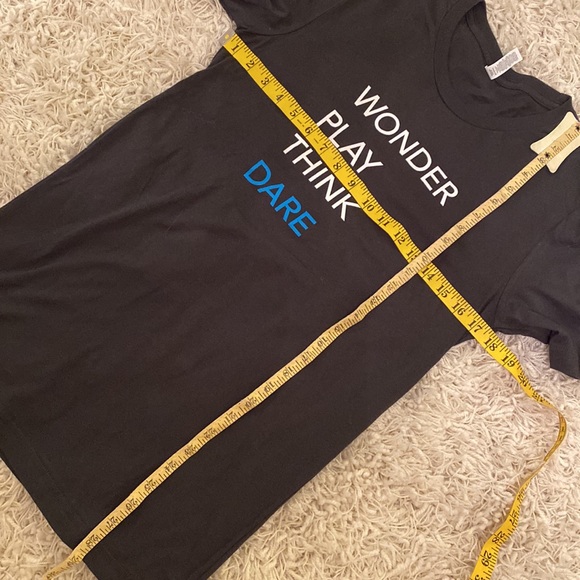 EMORY UNIVERSITY Dark Gray Short Sleeve “Wonder Play Think Dare“ crew neck Tee - Picture 8 of 8